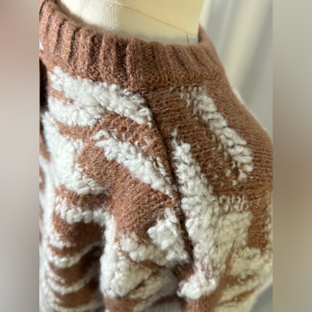 NWT Line & Dot Women's Houndstooth Plush Brown
Crewneck Sweater Revolve - Picture 6 of 15